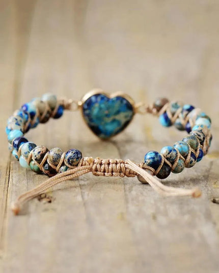 Pulsera artesanal de piedra natural en forma de corazón