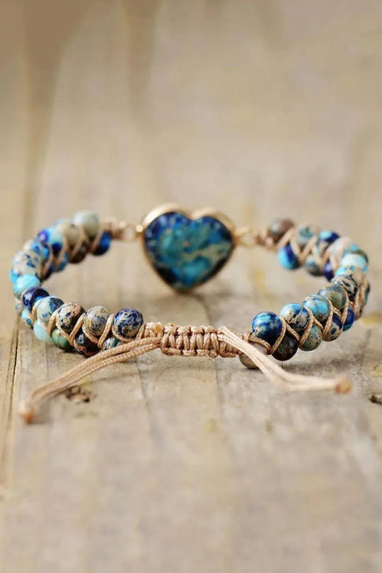 Pulsera artesanal de piedra natural en forma de corazón