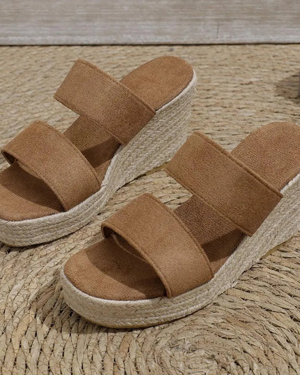 Sandalias elegantes de cuña de ante con punta abierta