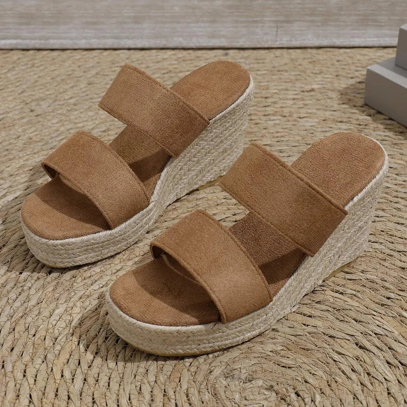 Sandalias elegantes de cuña de ante con punta abierta