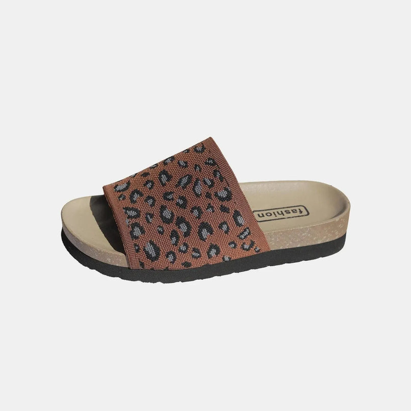 Zapatos planos con punta abierta y estampado de leopardo