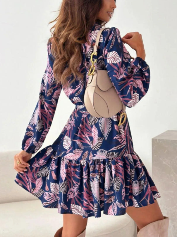 Vestido de manga larga con estampado floral y dobladillo con volantes