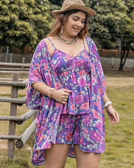 Conjunto elegante de 3 piezas con camisola estampada, vestido playero abierto al frente y pantalones cortos en talla grande