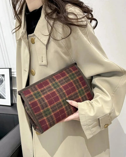 Contrast Plaid Clutch with Zipper