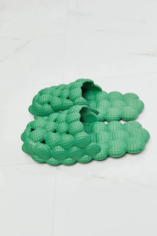 Pantuflas cómodas con burbujas verdes para una comodidad máxima