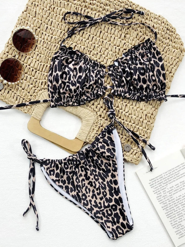 Conjunto de bikini con cuello halter y volantes Trill