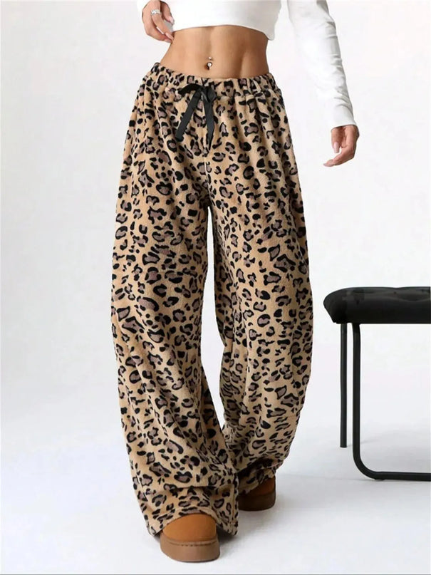 Pantalones anchos de felpa con estampado de leopardo