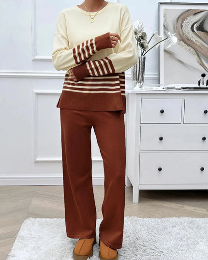 Conjunto elegante de top y pantalón de punto a rayas con aberturas