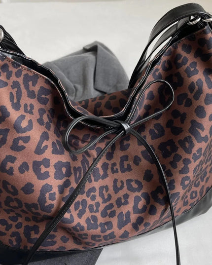 Bolso bandolera versátil con estampado de leopardo