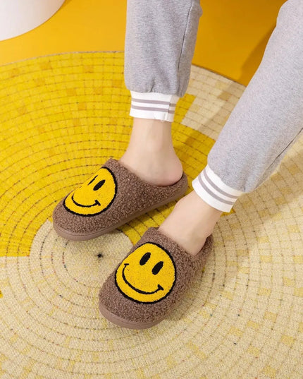 Pantuflas de peluche con cara sonriente y alegre