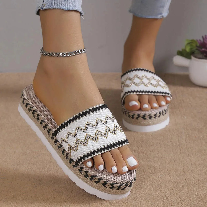 Sandalias elegantes de plataforma plana con punta abierta