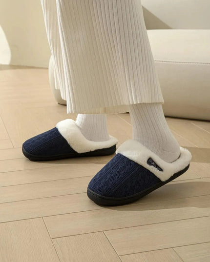 Pantuflas planas peludas con hebilla de cuerno acogedor