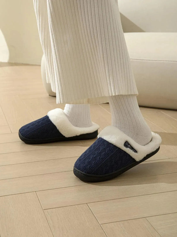 Pantuflas planas peludas con hebilla de cuerno acogedor