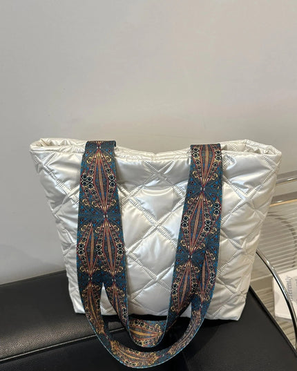 Bolso de mano acolchado con correa estampada de cuero de PU