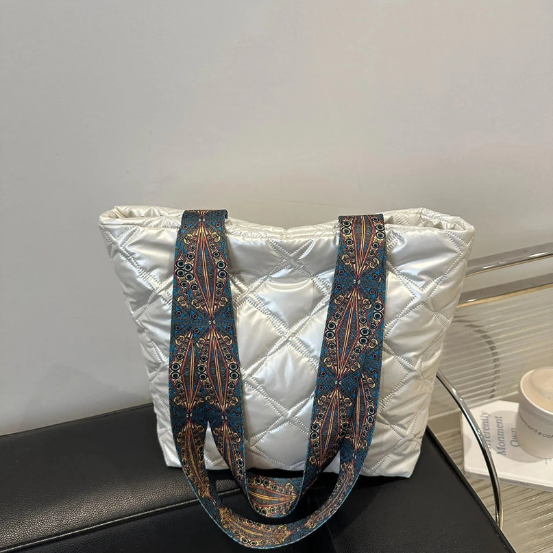 Bolso de mano acolchado con correa estampada de cuero de PU