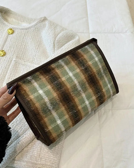 Contrast Plaid Clutch with Zipper