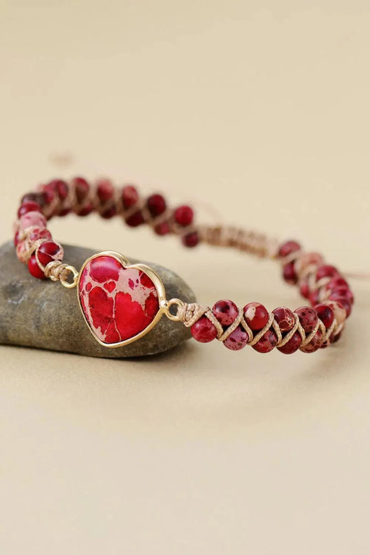 Pulsera artesanal de piedra natural en forma de corazón