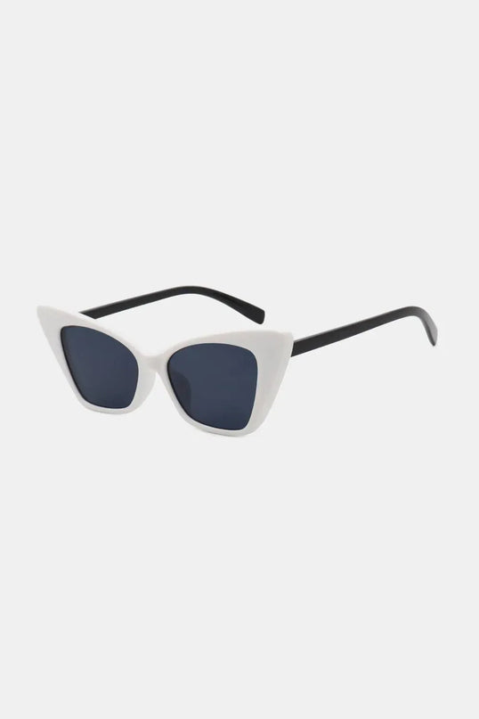 Chic Cat Eye Sunglasses with Acetate Lenses