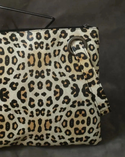 Cartera de piel sintética con diseño de leopardo