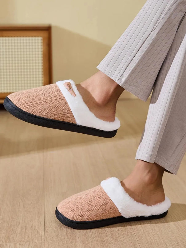 Pantuflas planas peludas con hebilla de cuerno acogedor