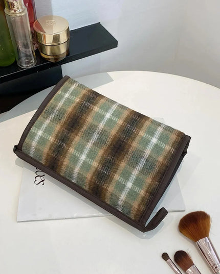 Contrast Plaid Clutch with Zipper