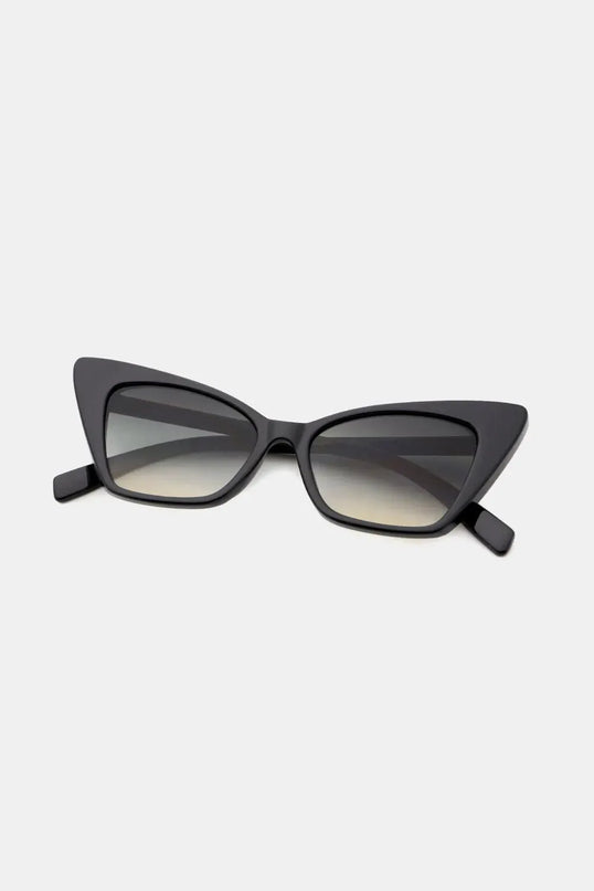 Chic Cat Eye Sunglasses with Acetate Lenses