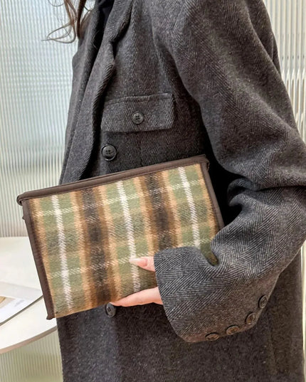 Contrast Plaid Clutch with Zipper